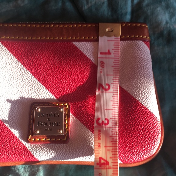 Dooney & Bourke red and creme coin/card holder. - Picture 2 of 7